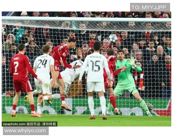 科查门前惊险一搏,舍瓦利耶神扑救主:足球场上的生死瞬间 科查门前惊险一搏,舍瓦利耶神扑救主:足球场上的生死瞬间