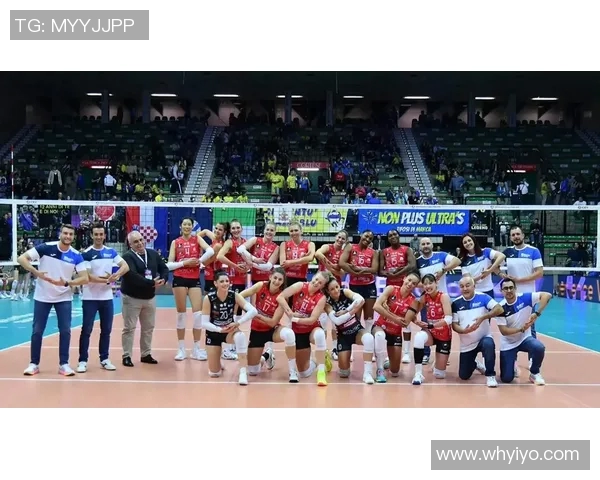 科内利亚诺3_2逆转欧冠首胜：历史性一战点燃球迷激情