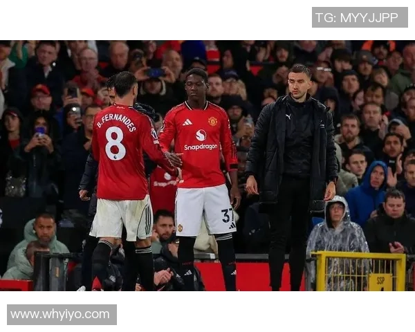 圣诞温情，红魔暖心：曼联球员探访曼市儿童医院，点亮希望之光